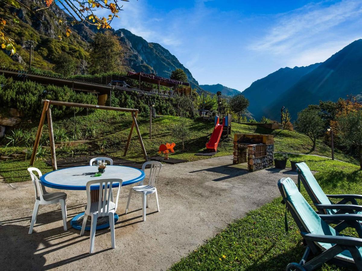 Cozy Chalet At Marone Lake Lombardy With Pool Exterior foto